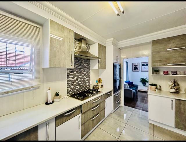 5 BEDROOM HOUSE FOR SALE IN VANDERBIJLPARK SE 3